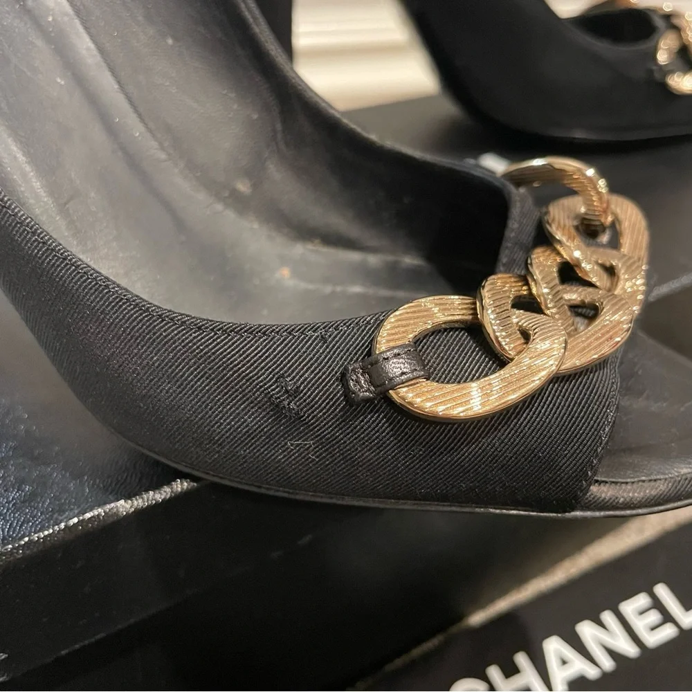 Chanel CC Logo Chain Black Quilted Leather Heels - Picture 4 of 10